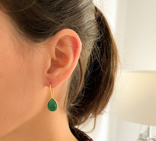 Hängende Goldohrring mit grünen Edelstein, ovaler Teardrop Ohrringe, Ohrringe aus 925 Silber & 18 Karat vergoldet