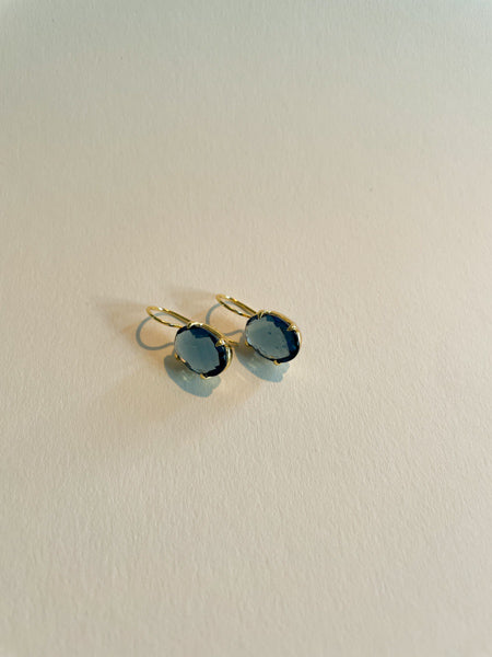 Ovaler blauer Lolith Ohrringe, Hängender Ohrring mit einem Edelstein, blauer Iolith, Ohrring 18k vergoldet