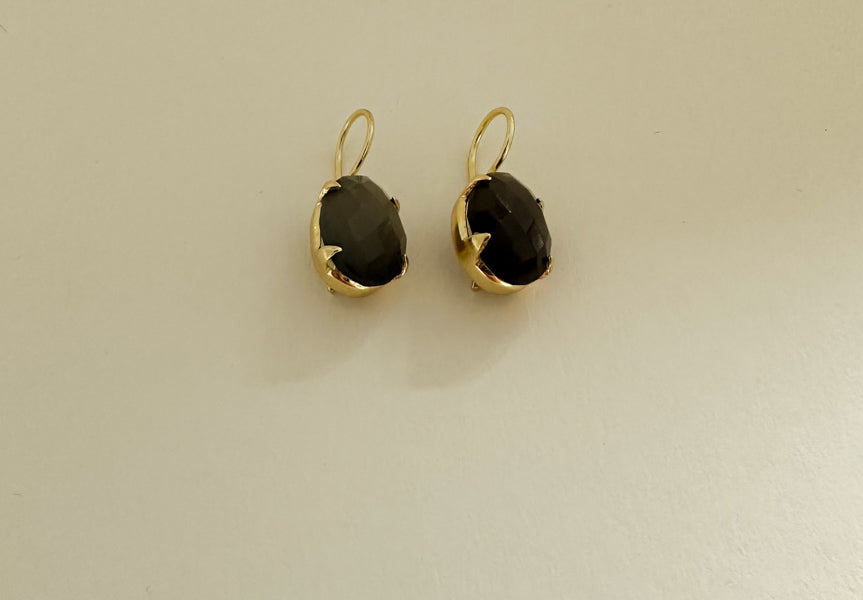 Hängende braune Goldohrringe mit grauen Mondstein Edelstein ∙ ovale Goldohrringe ∙Ohrring aus Messing & 18k vergoldet ∙ Weihnachtsgeschenk
