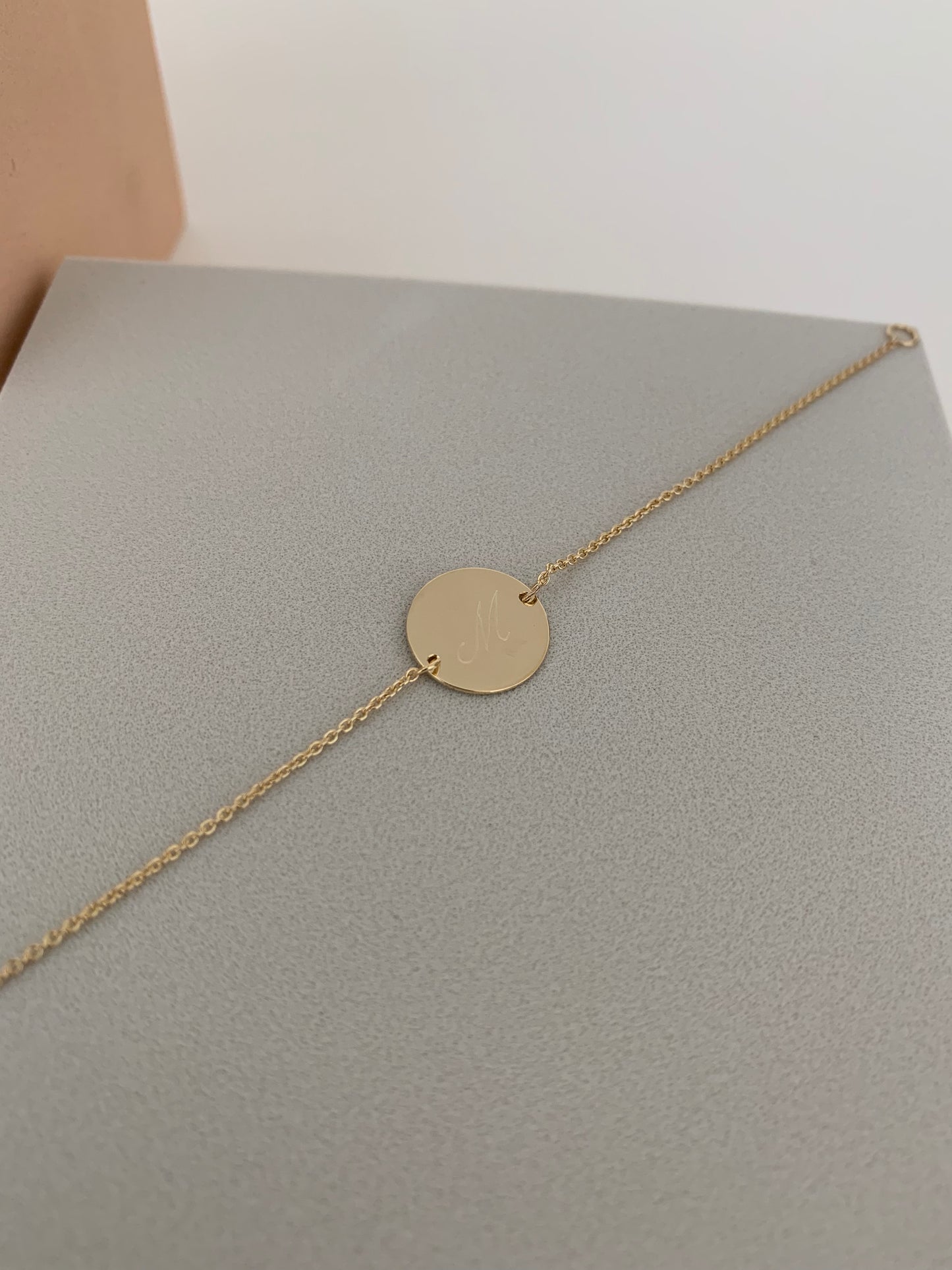 Gold Armband mit Gravur-Plättchen aus 585er Gelbgold