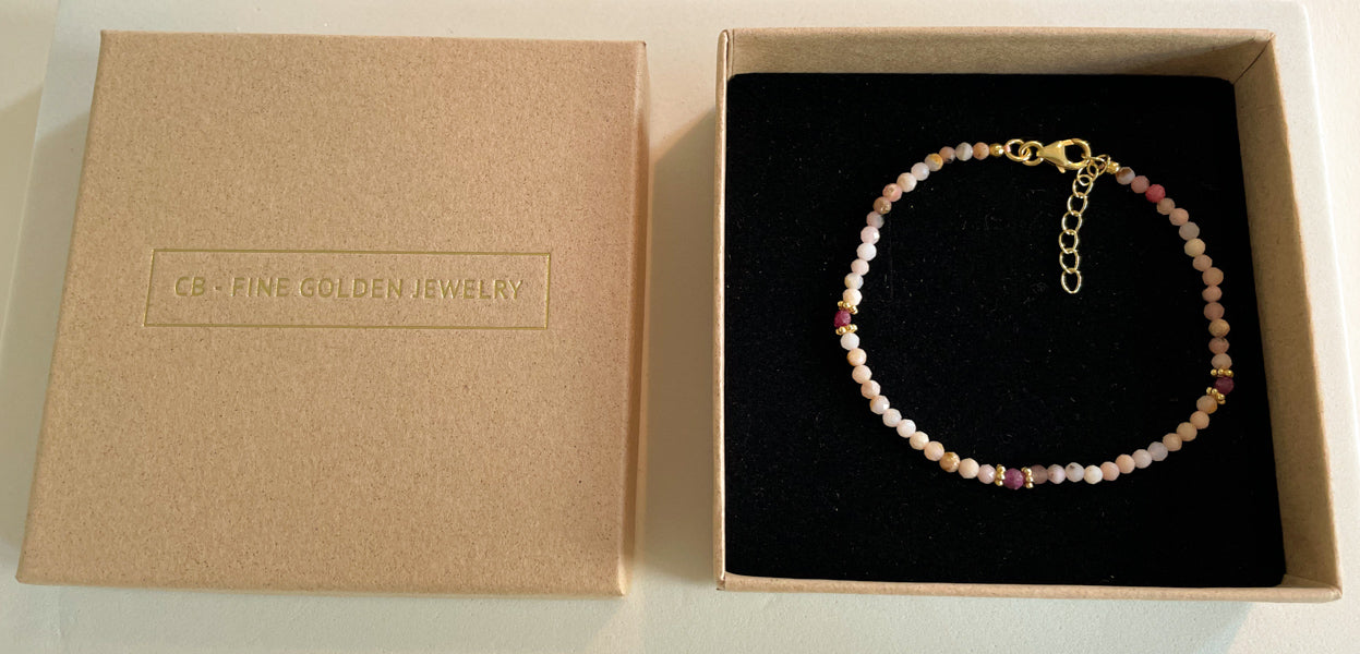 Perlen Goldarmband mit rosa Opalen Edelsteinen, Perlenarmband