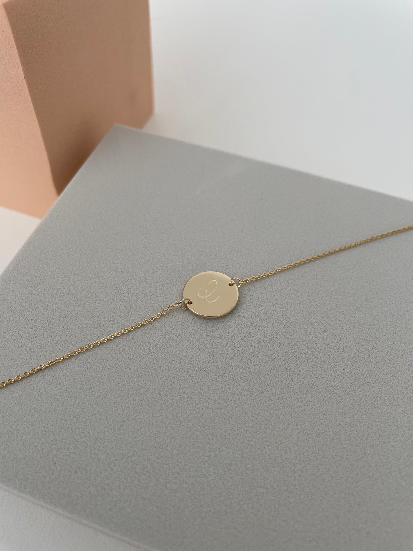 Gold Armband mit Gravur-Plättchen aus 585er Gelbgold