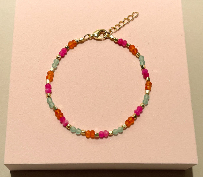 Perlenarmband mit Gold, Orange, Pink und Hellblauen Edelstein, 18 Karat vergoldet