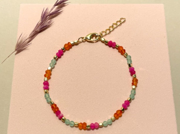 Perlenarmband mit Gold, Orange, Pink und Hellblauen Edelstein, 18 Karat vergoldet