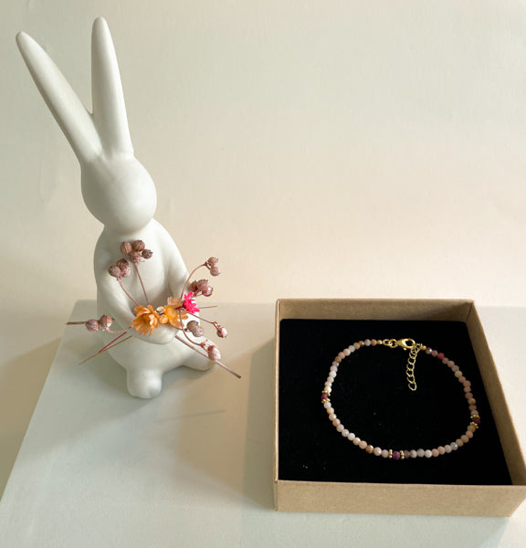 Perlen Goldarmband mit rosa Opalen Edelsteinen, Perlenarmband